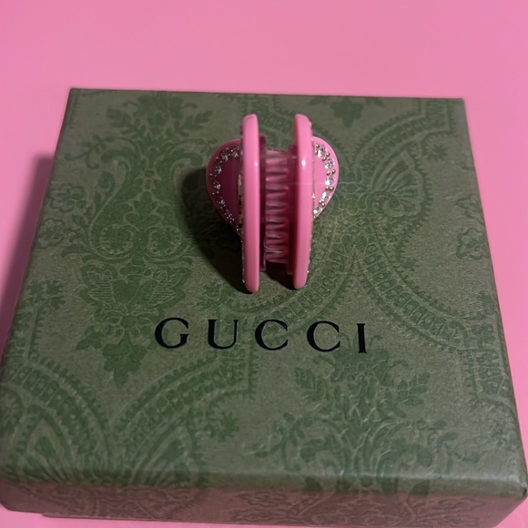 Gucci Resin Heart Mini Butterfly Clip - Picture 4 of 5